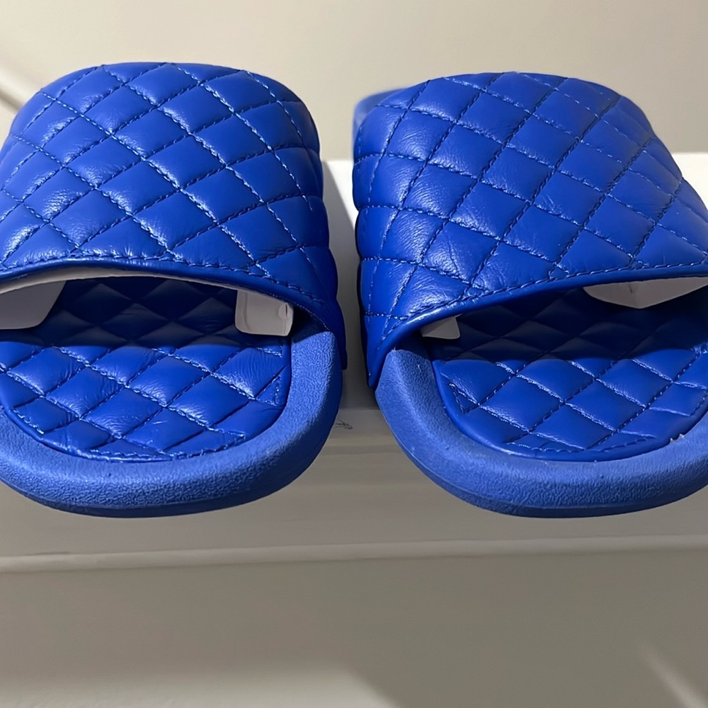 NWOT - APL slides for women